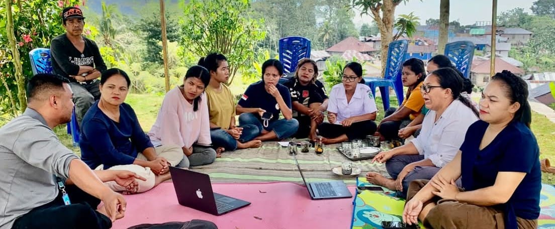Mentoring Posyandu cadres with health workers in NTT